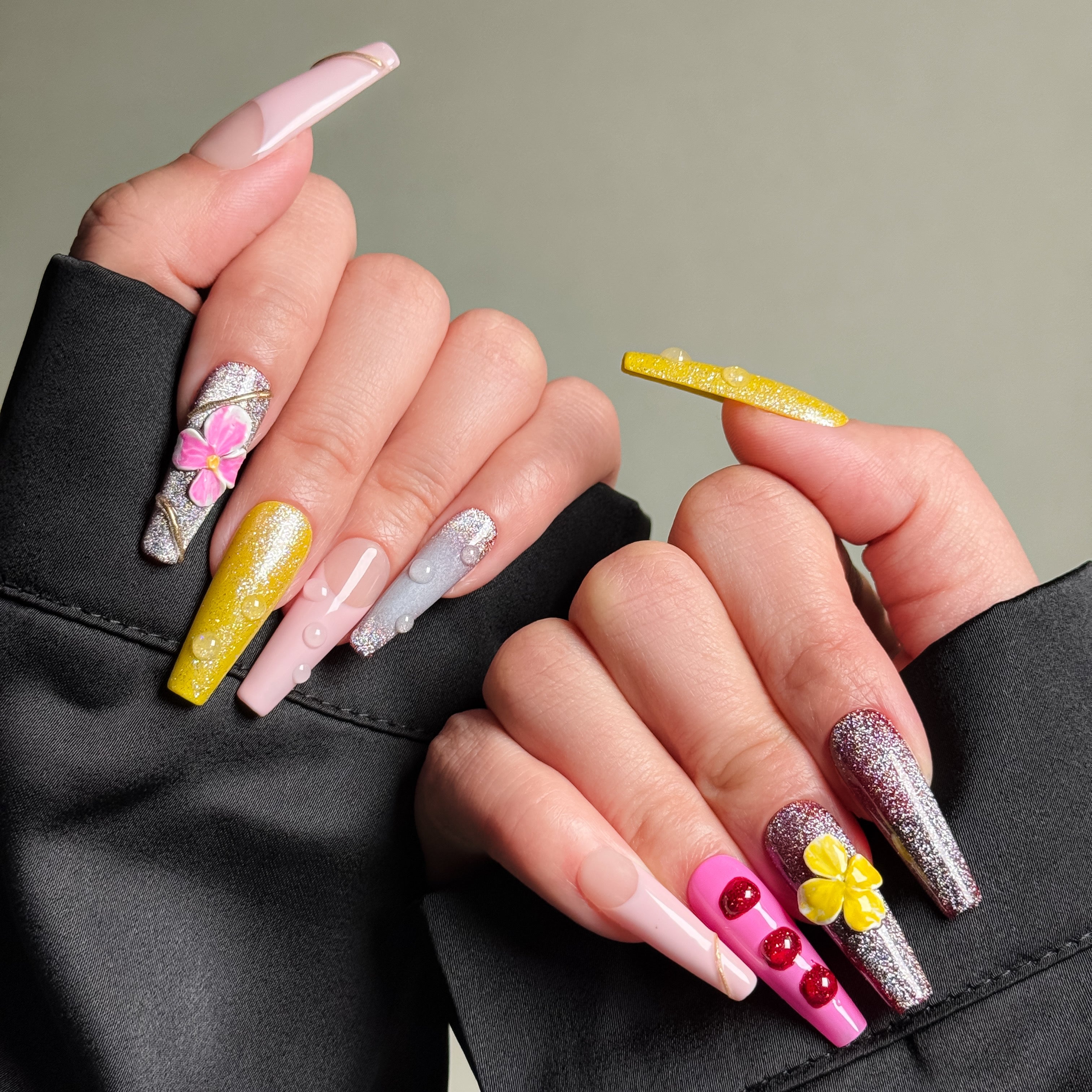 Elegant Coffin nails featuring a mix of pastel colors, glitter, and floral accents. These Custom press on nails are perfect for adding a touch of whimsy and elegance to any look. The elongated shape and intricate details make them ideal for Party nails or special occasions. Ideal for those seeking Luxury press on nails that are both stylish and eye-catching.