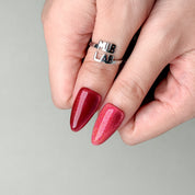 Close-up of red and nude pink press-on nails with gold glitter decoration by MIBLAB, handcrafted festive design from the Last Christmas collection Geneva.