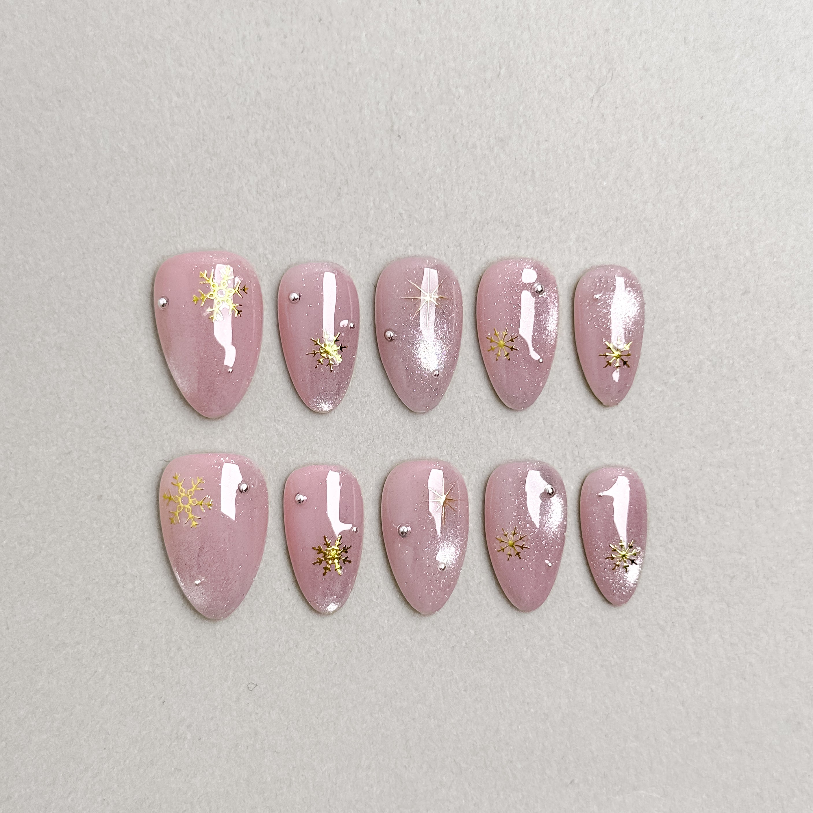 Set of reusable press-on nails in soft pink with gold foil accents and glossy finish, MIBLAB PinkMas collection Geneva.