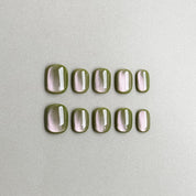 Guava : faux ongles réutilisables nude rosé avec bord vert olive, press on nails premium, design minimal, finition brillante.