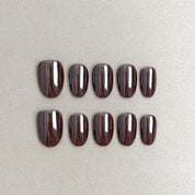 Glaze : faux ongles réutilisables brun chocolat profond, press on nails premium, finition brillante effet laqué.