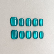 Hors Mer : faux ongles réutilisables bleu pétrole intense, press on nails premium, finition brillante effet laqué.