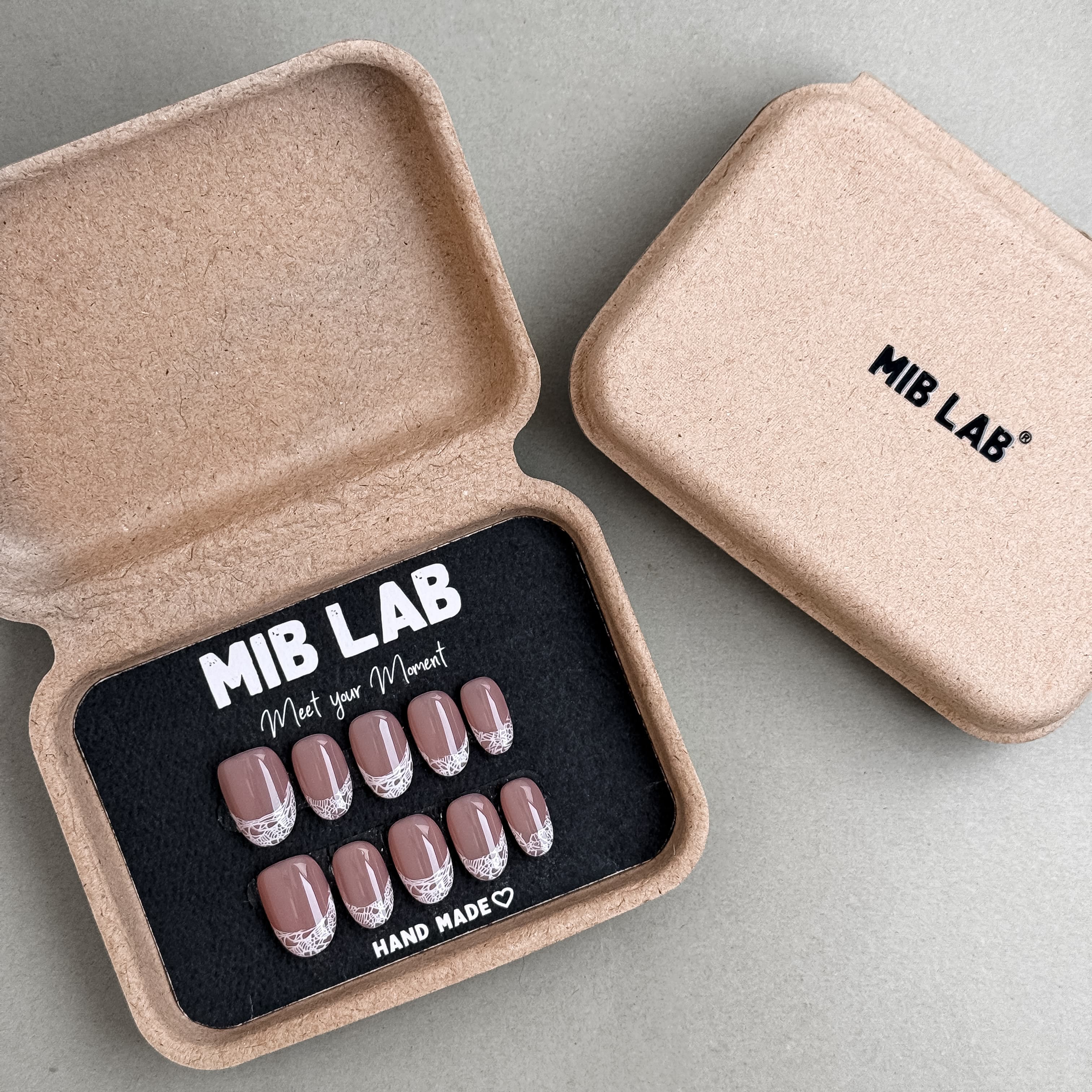 Coffret MIB LAB Honeylace avec press on nails premium réutilisables nude, kit complet, retrait à Genève et livraison en Suisse.