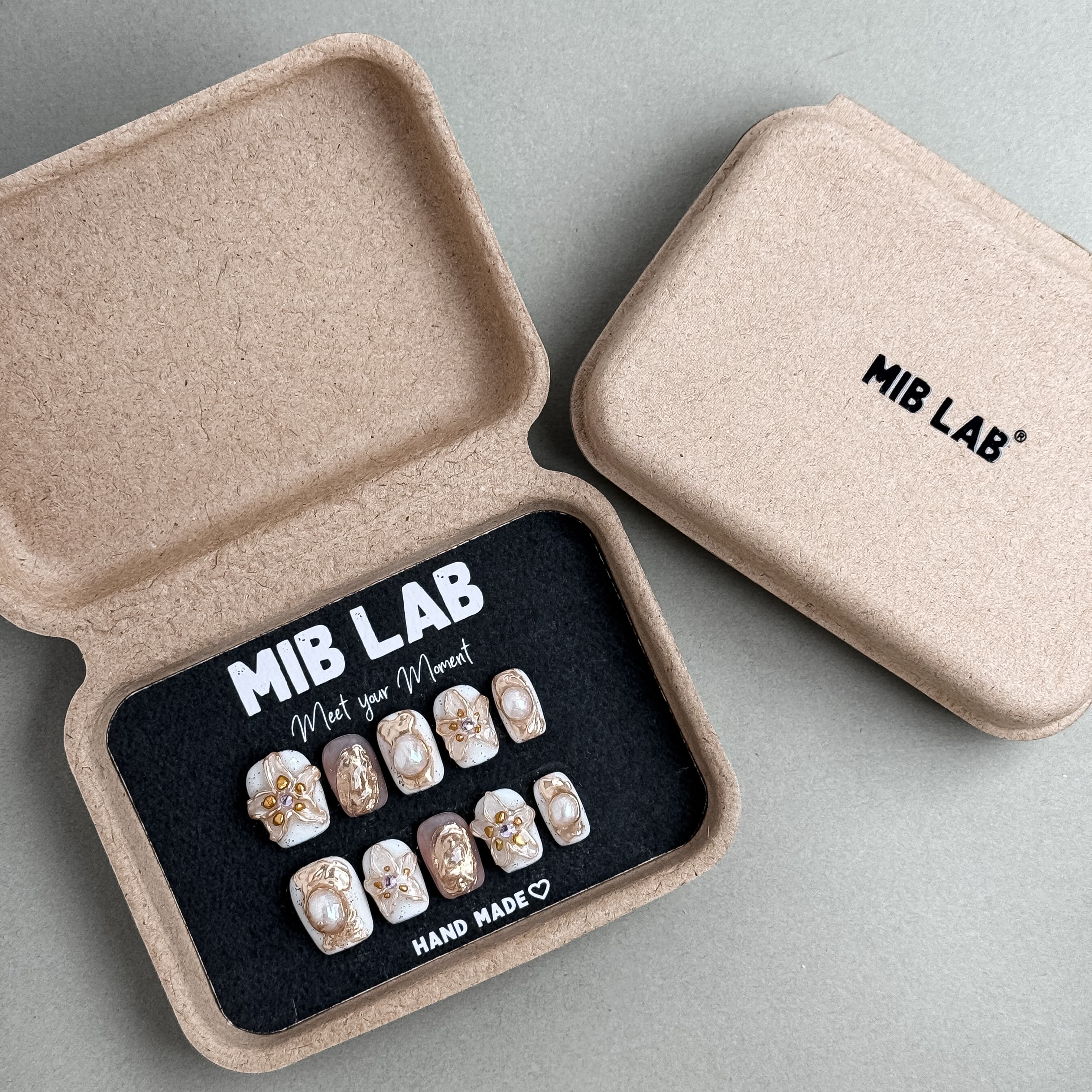 Coffret MIB LAB Stillness avec press on nails premium réutilisables, kit complet, retrait à Genève et livraison en Suisse.
