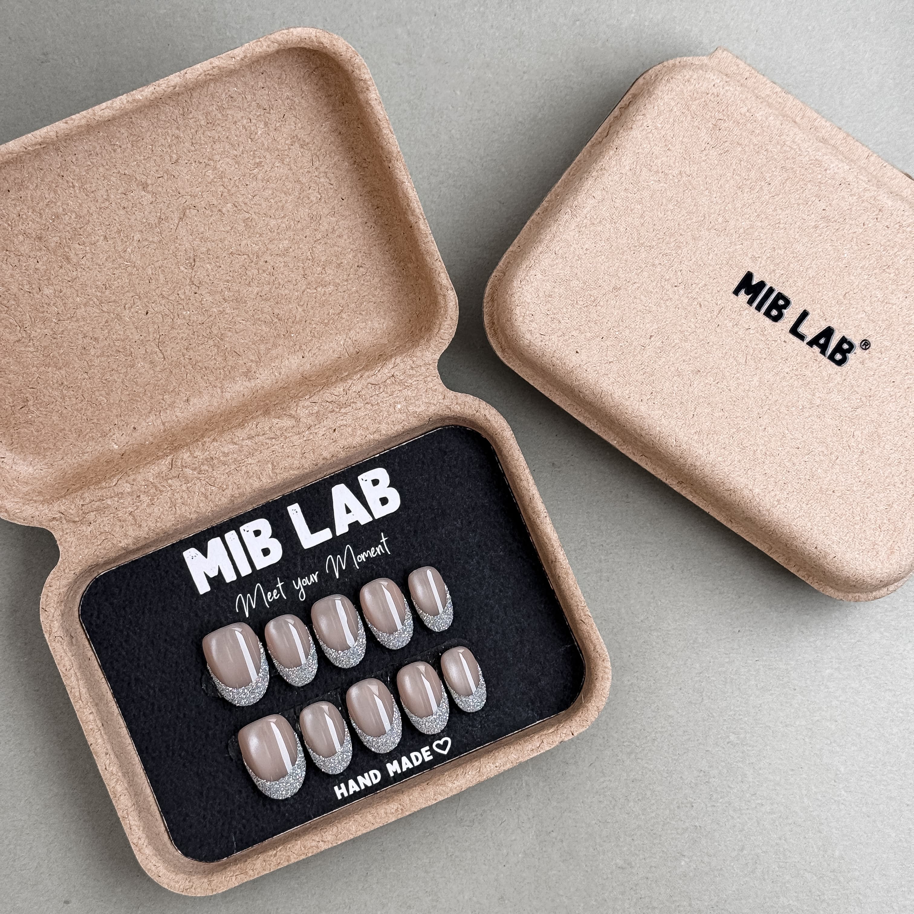 Coffret MIB LAB Éveil avec press on nails premium réutilisables nude nacré, kit complet, retrait à Genève et livraison en Suisse.