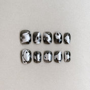 Wire : faux ongles réutilisables noir et blanc effet marbré, lignes graphiques, press on nails premium, finition brillante.