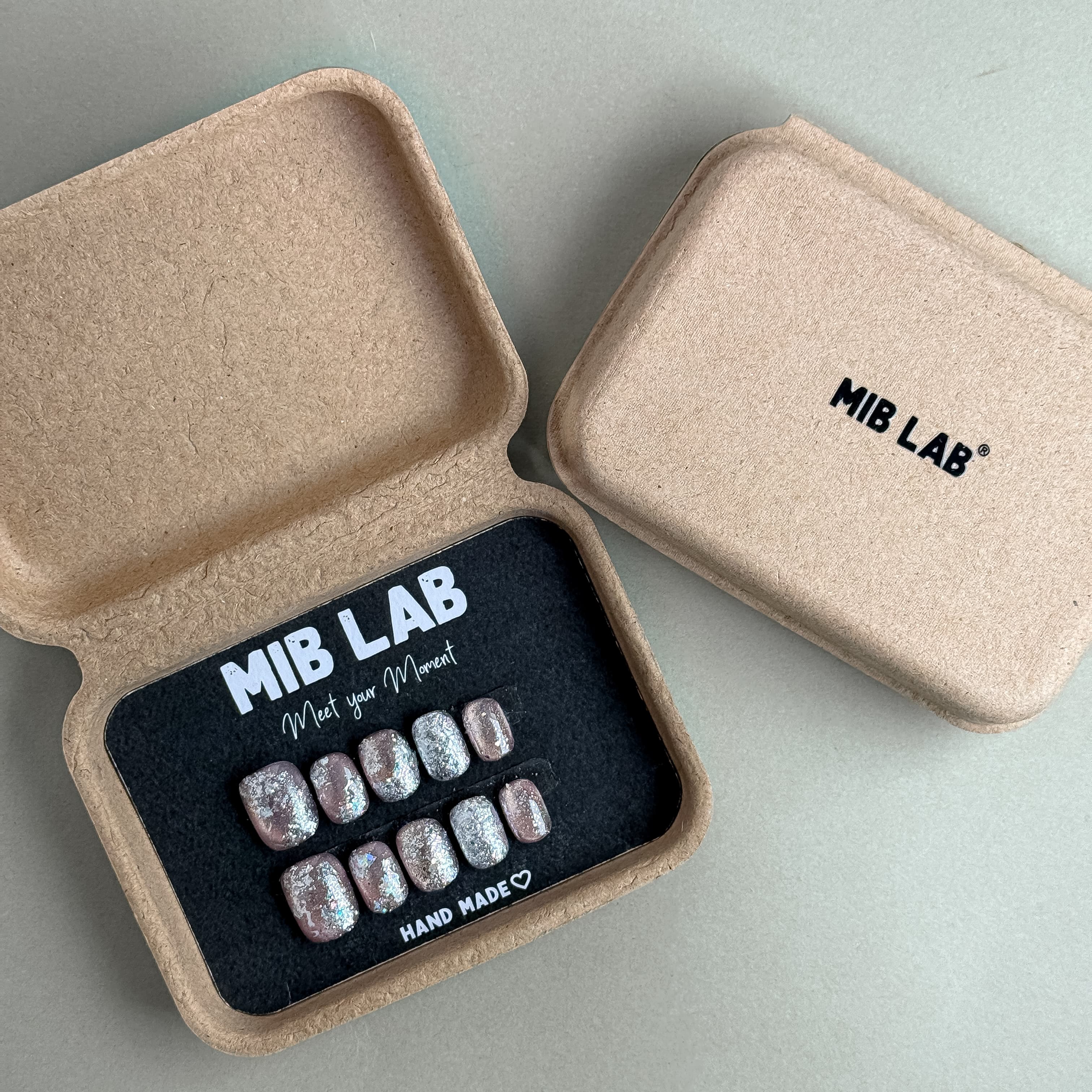 Coffret MIB LAB Splash avec press on nails premium réutilisables, kit complet, retrait à Genève et livraison en Suisse.